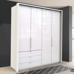 Geräumiger Kleiderschrank Grinzia